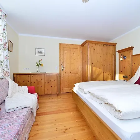 Daire Hugo Und Pepi *